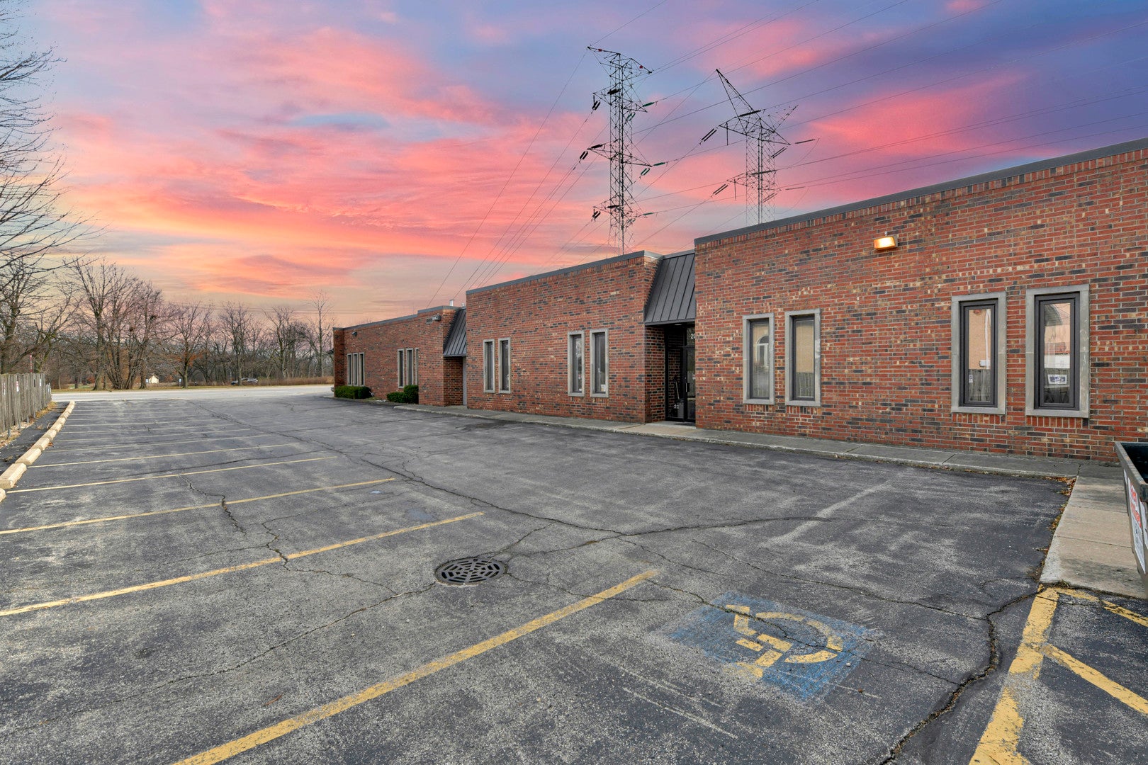 24 S Des Plaines River Road
