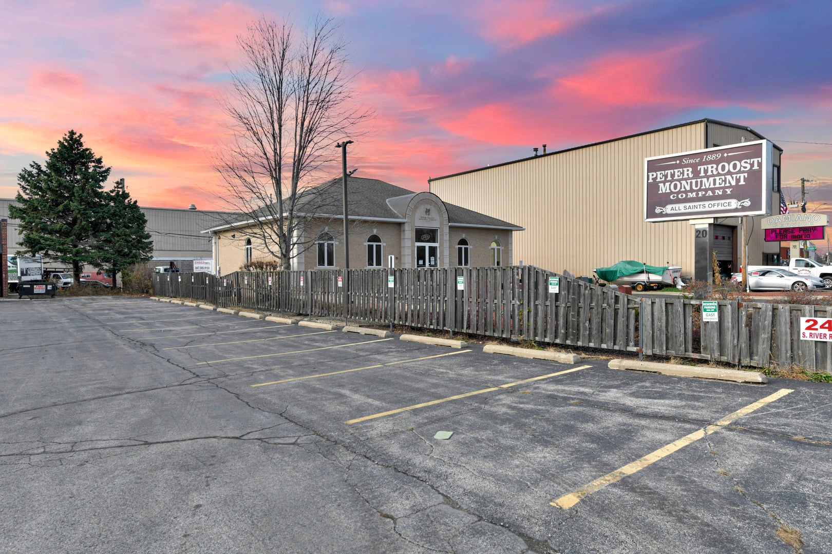 24 S Des Plaines River Road
