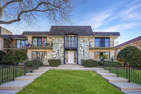 Photo of 10411 S Komensky Avenue #101B, Oak Lawn, IL 60453 (MLS # 12595227)