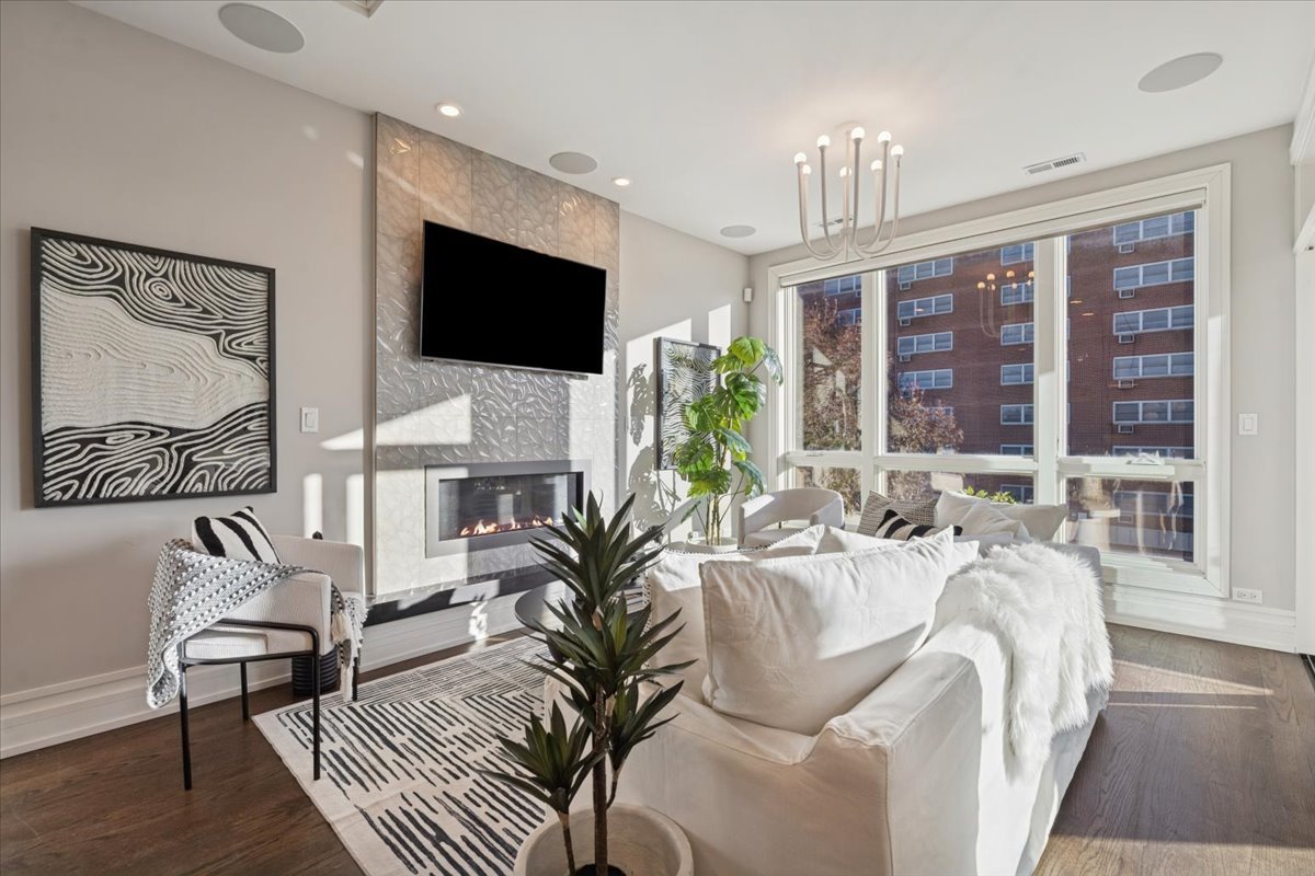 1448 W Chestnut Street 3