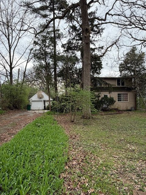 Photo of 11407 Hiawatha Lane, Indian Head Park, IL 60525 (MLS # 12621294)
