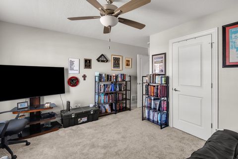 Tiny photo for 3911 Orchard Drive #3911, Bettendorf, IA 52722 (MLS # 12603200)