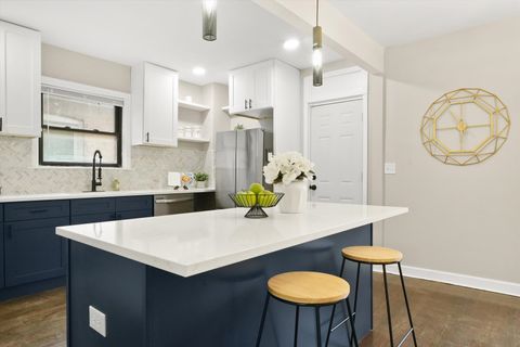 Tiny photo for 9225 S SAGINAW Avenue, Chicago, IL 60617 (MLS # 12385368)