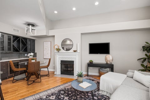 Tiny photo for 3250 N Lincoln Avenue #C, Chicago, IL 60657 (MLS # 12737395)