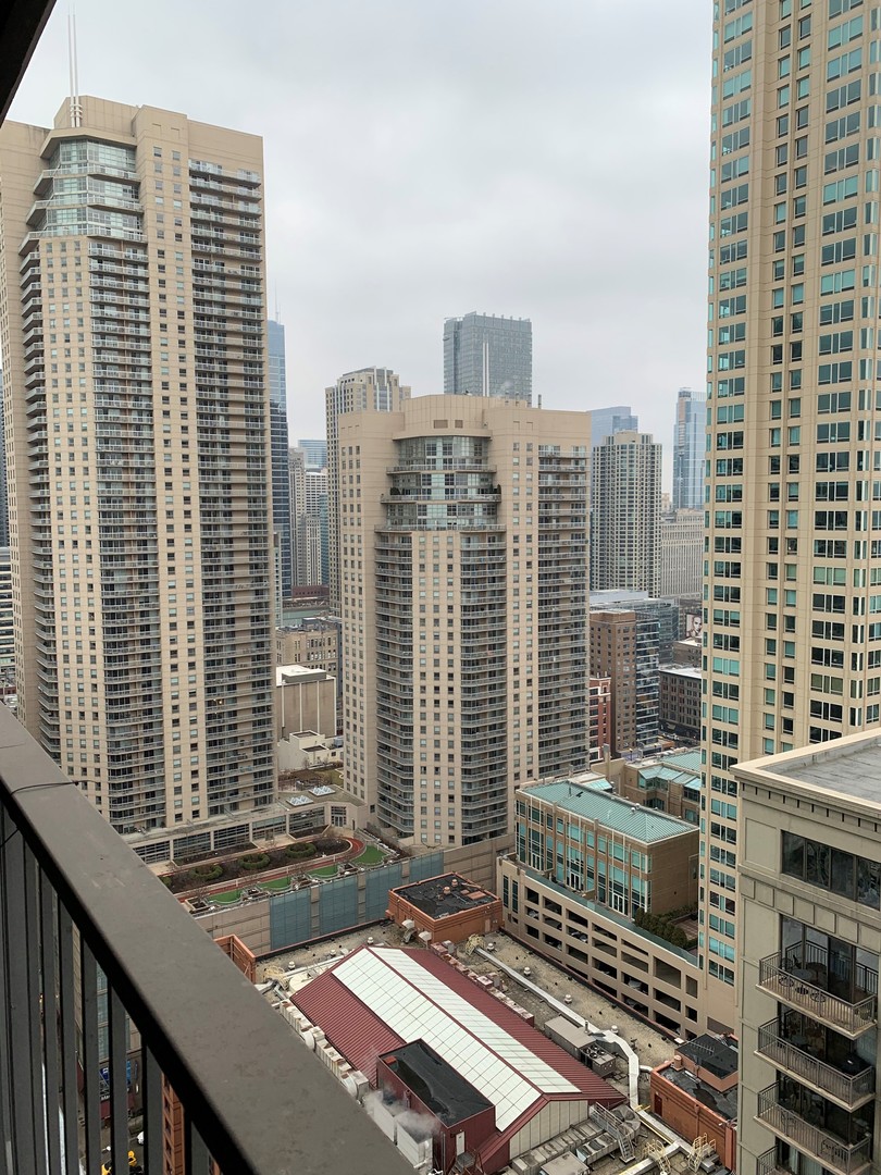 10 E ONTARIO Street 3307