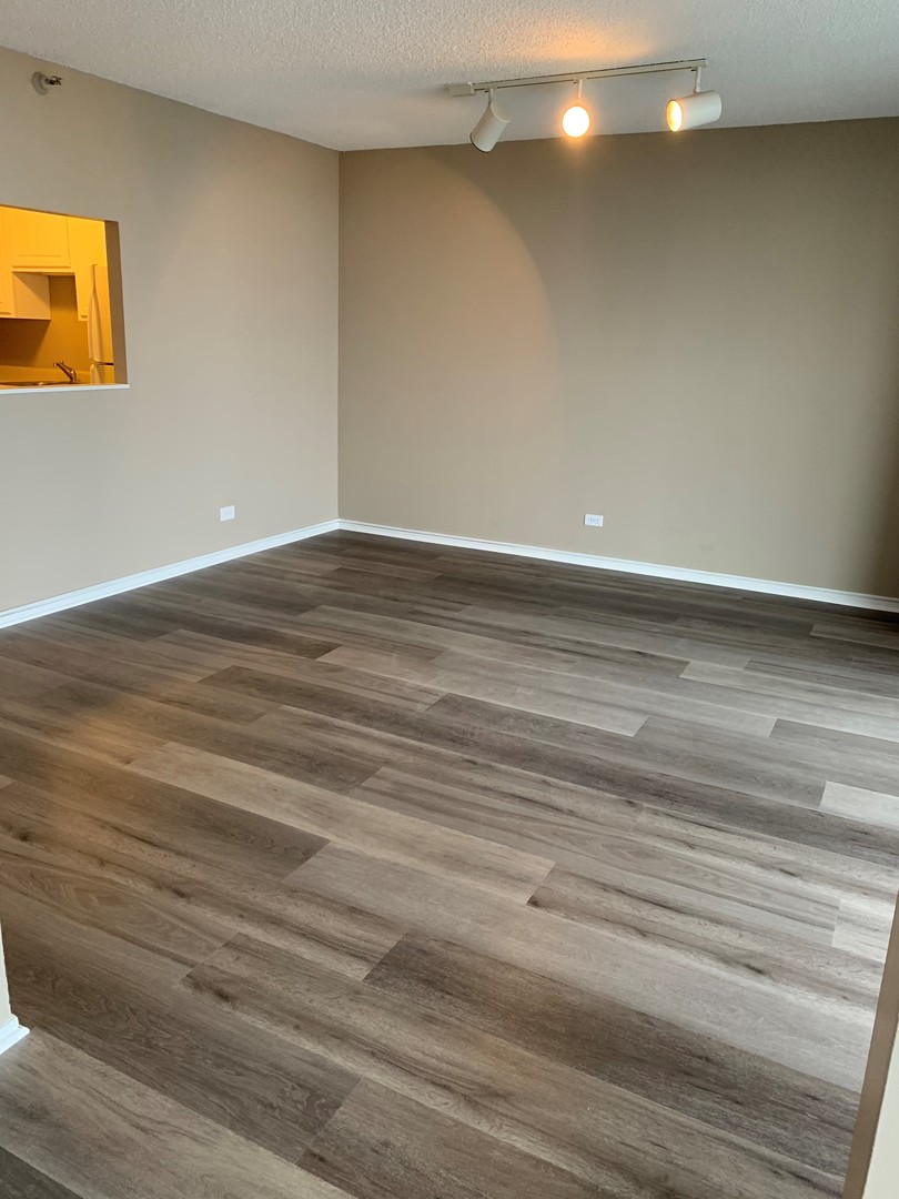 10 E ONTARIO Street 3307