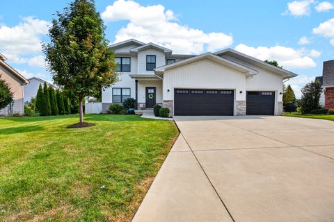 Tiny photo for 3 Flag Tree Court, Bloomington, IL 61705 (MLS # 12724270)