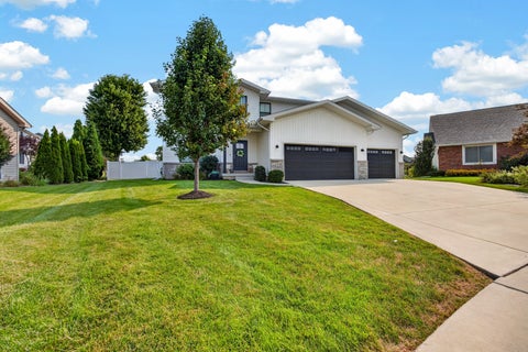 Tiny photo for 3 Flag Tree Court, Bloomington, IL 61705 (MLS # 12724270)