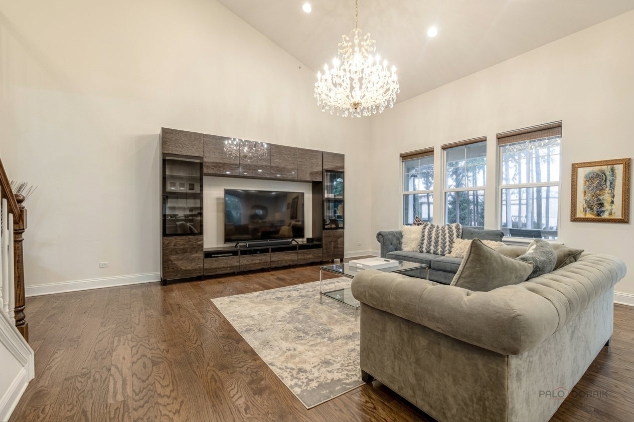 637 INSULL Drive