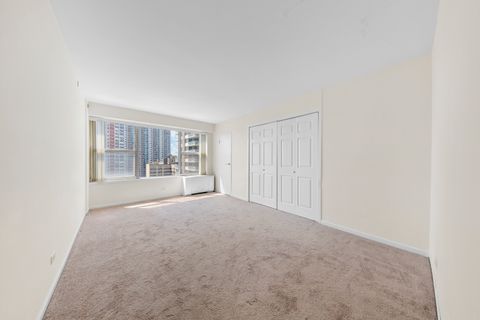 Tiny photo for 6157 N Sheridan Road #19G, Chicago, IL 60660 (MLS # 12454702)