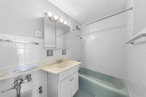 Tiny photo for 6157 N Sheridan Road #19G, Chicago, IL 60660 (MLS # 12454702)