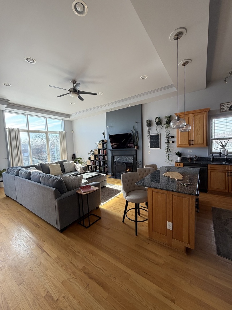 3446 W Bryn Mawr Avenue 3, Chicago, IL, 60659 1 3446 W Bryn Mawr Avenue 3