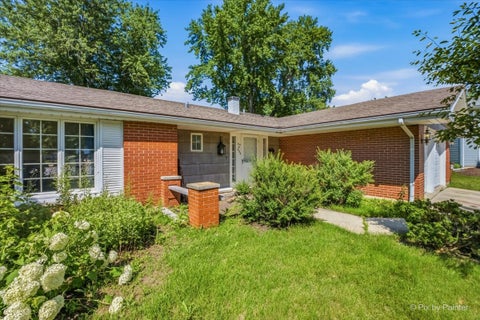 Tiny photo for 23W222 Westchester Court, Glen Ellyn, IL 60137 (MLS # 12682371)