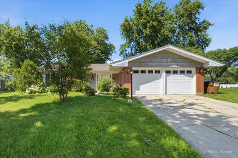 Photo of 23W222 Westchester Court, Glen Ellyn, IL 60137 (MLS # 12682371)