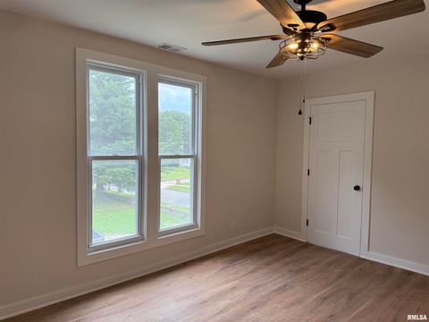 Tiny photo for 716 NORTH Street, Mt Vernon, IL 62864 (MLS # EB458929)