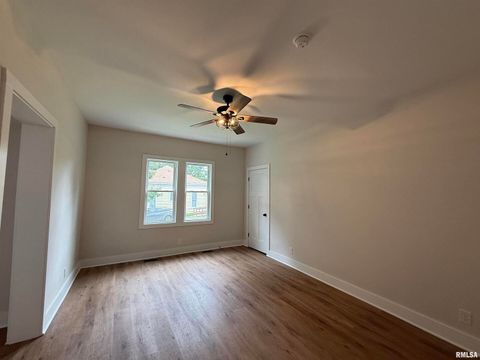 Tiny photo for 716 NORTH Street, Mt Vernon, IL 62864 (MLS # EB458929)