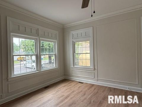 Tiny photo for 716 NORTH Street, Mt Vernon, IL 62864 (MLS # EB458929)