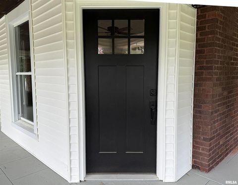 Tiny photo for 716 NORTH Street, Mt Vernon, IL 62864 (MLS # EB458929)