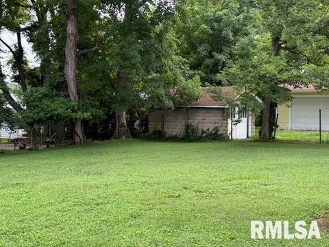 Tiny photo for 716 NORTH Street, Mt Vernon, IL 62864 (MLS # EB458929)