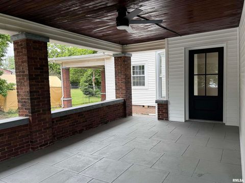 Tiny photo for 716 NORTH Street, Mt Vernon, IL 62864 (MLS # EB458929)