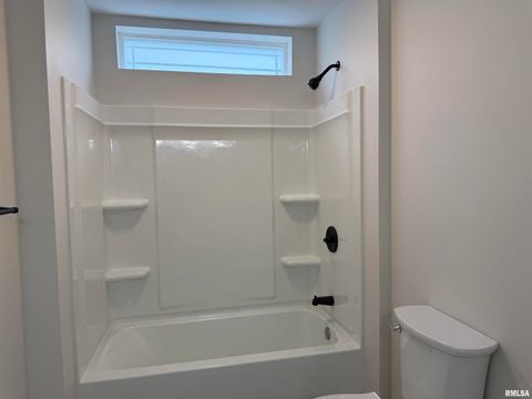 Tiny photo for 716 NORTH Street, Mt Vernon, IL 62864 (MLS # EB458929)