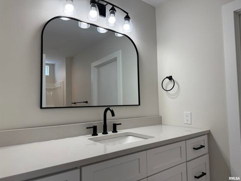 Tiny photo for 716 NORTH Street, Mt Vernon, IL 62864 (MLS # EB458929)