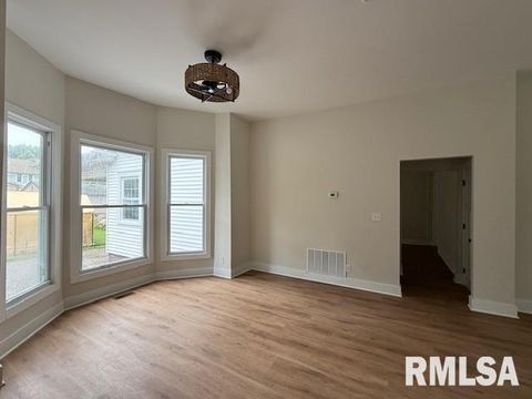 Tiny photo for 716 NORTH Street, Mt Vernon, IL 62864 (MLS # EB458929)