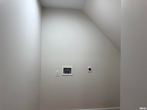 Tiny photo for 716 NORTH Street, Mt Vernon, IL 62864 (MLS # EB458929)