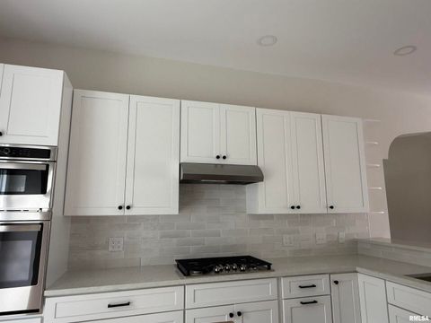 Tiny photo for 716 NORTH Street, Mt Vernon, IL 62864 (MLS # EB458929)