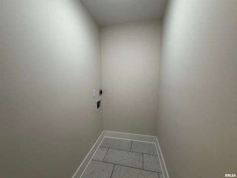 Tiny photo for 716 NORTH Street, Mt Vernon, IL 62864 (MLS # EB458929)