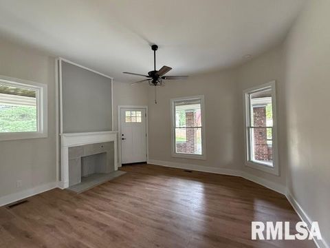 Tiny photo for 716 NORTH Street, Mt Vernon, IL 62864 (MLS # EB458929)