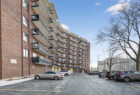 Tiny photo for 711 S River Road #617, Des Plaines, IL 60016 (MLS # 12567920)