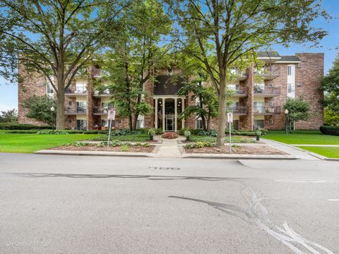 Photo of 4900 Forest Avenue #108, Downers Grove, IL 60515 (MLS # 12489476)