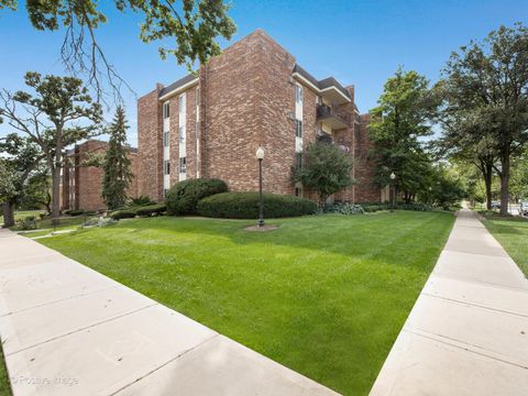 Tiny photo for 4900 Forest Avenue #108, Downers Grove, IL 60515 (MLS # 12489476)