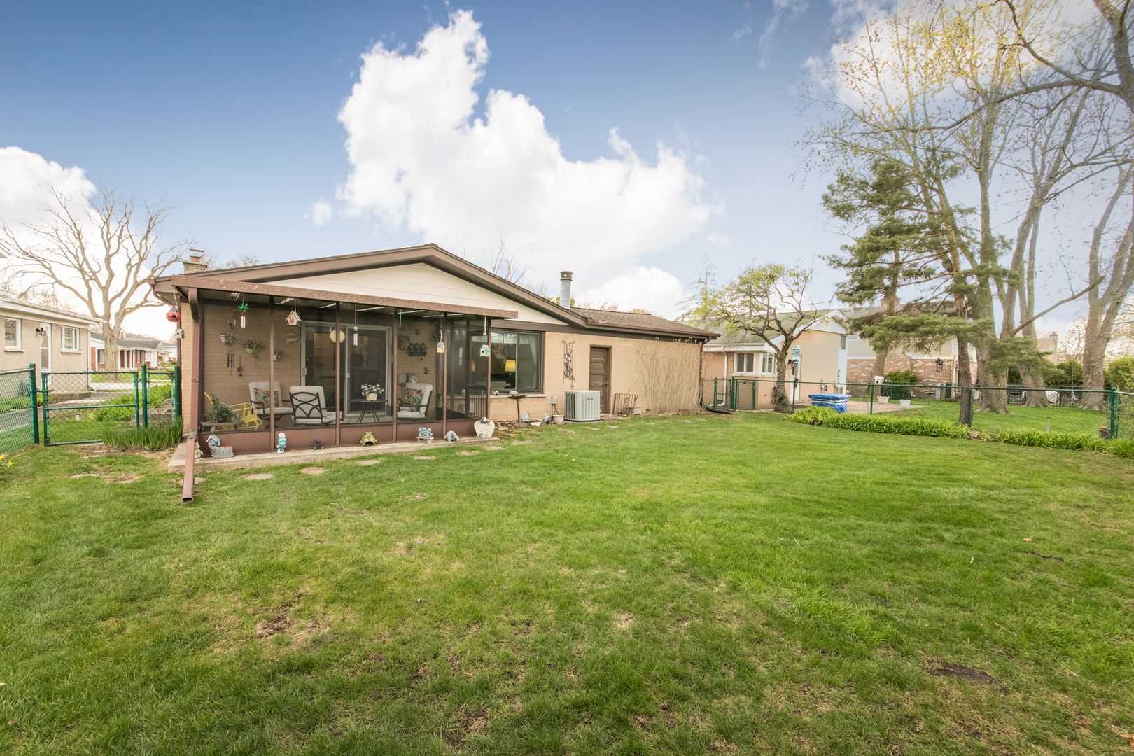 1225 N Hamlin Avenue