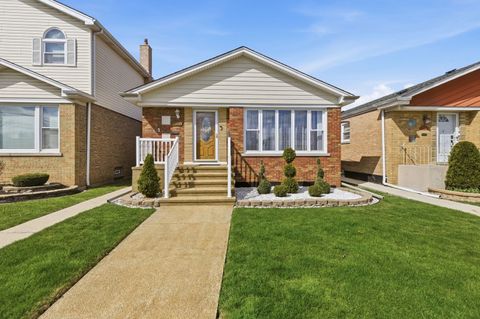 Photo of 5836 S Mayfield Avenue, Chicago, IL 60638 (MLS # 12631549)