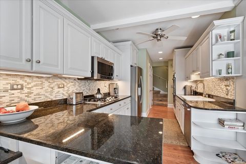 Tiny photo for 516 Greenwood Street, Evanston, IL 60201 (MLS # 12609366)