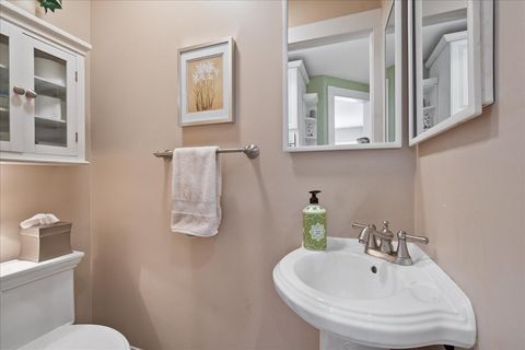 Tiny photo for 516 Greenwood Street, Evanston, IL 60201 (MLS # 12609366)