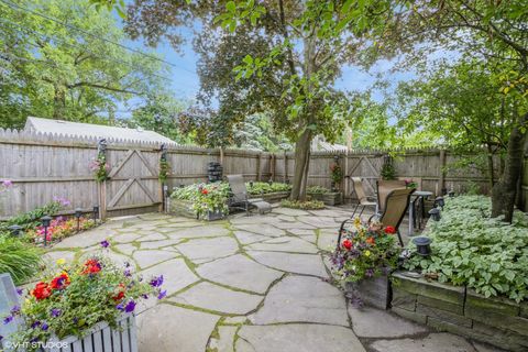 Tiny photo for 516 Greenwood Street, Evanston, IL 60201 (MLS # 12609366)