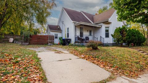 Tiny photo for 802 S Madison Street, Bloomington, IL 61701 (MLS # 12494787)