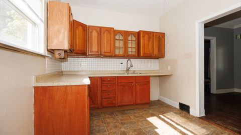 Tiny photo for 802 S Madison Street, Bloomington, IL 61701 (MLS # 12494787)