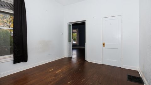 Tiny photo for 802 S Madison Street, Bloomington, IL 61701 (MLS # 12494787)