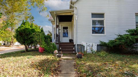 Tiny photo for 802 S Madison Street, Bloomington, IL 61701 (MLS # 12494787)