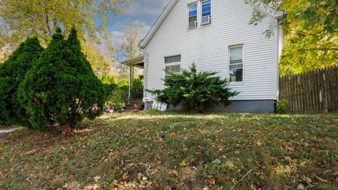 Tiny photo for 802 S Madison Street, Bloomington, IL 61701 (MLS # 12494787)