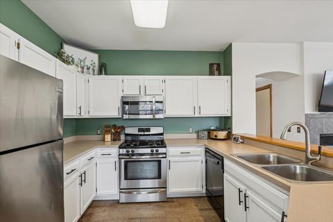 Tiny photo for 420 Chesterfield Court #420, Oswego, IL 60543 (MLS # 12519175)