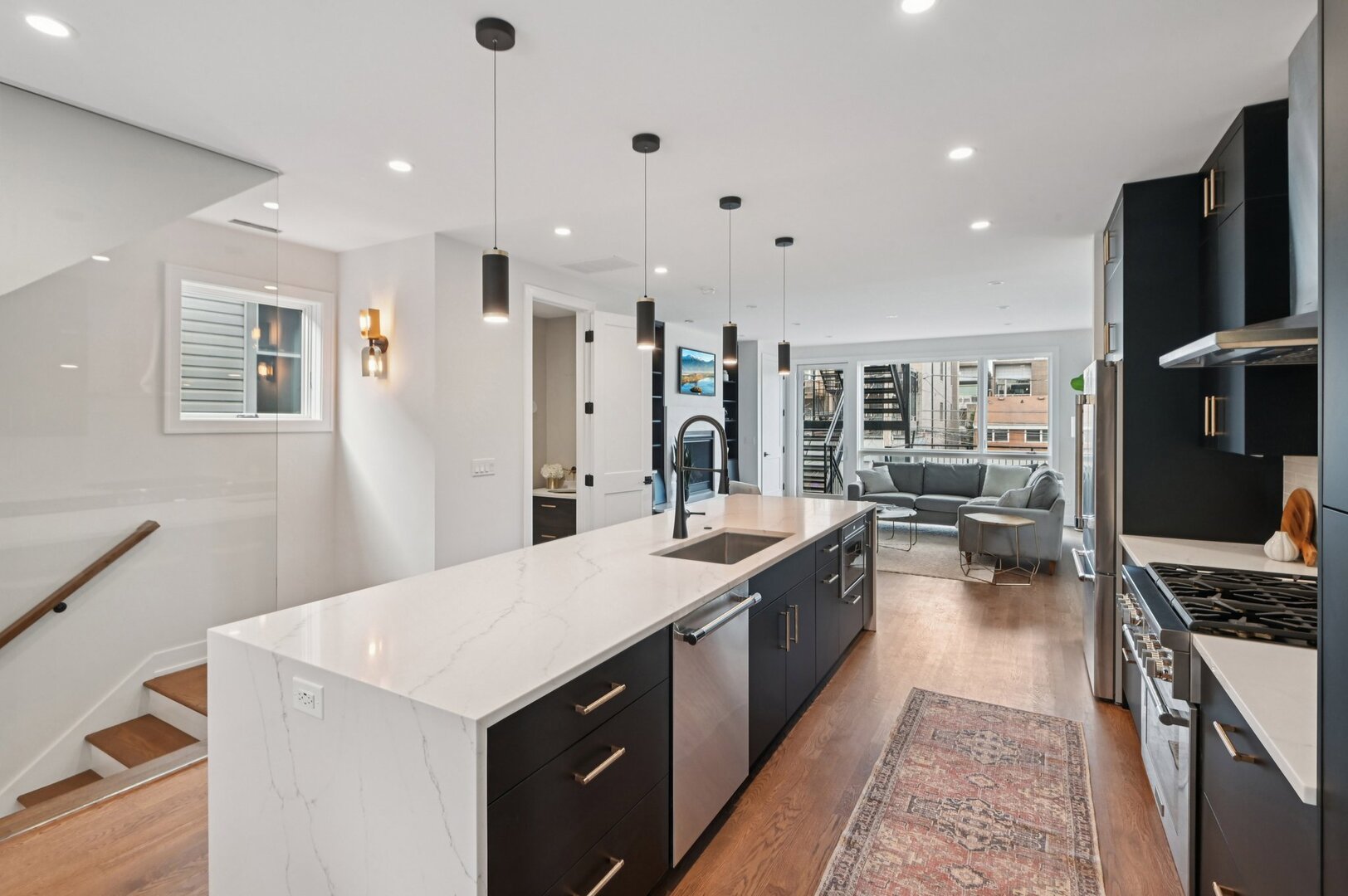 1536 W Chestnut Street B