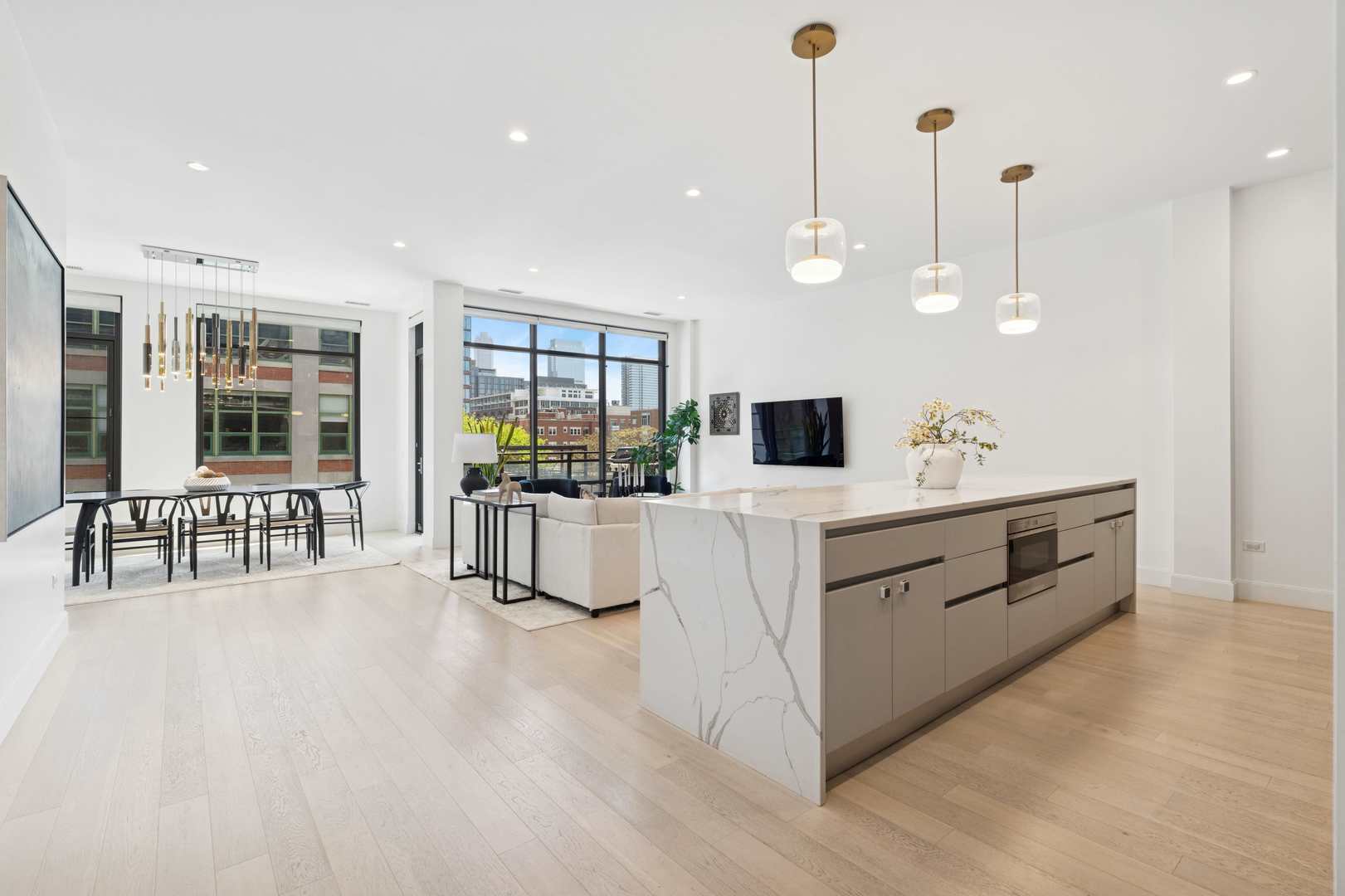 28 N Carpenter Street 4S