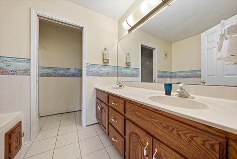 Tiny photo for 2201 Daffodil Drive, Crest Hill, IL 60403 (MLS # 12616822)