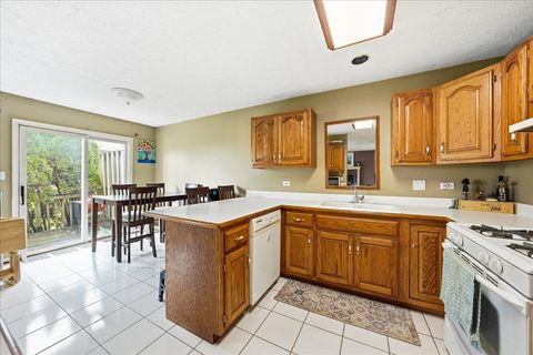 Tiny photo for 2201 Daffodil Drive, Crest Hill, IL 60403 (MLS # 12616822)