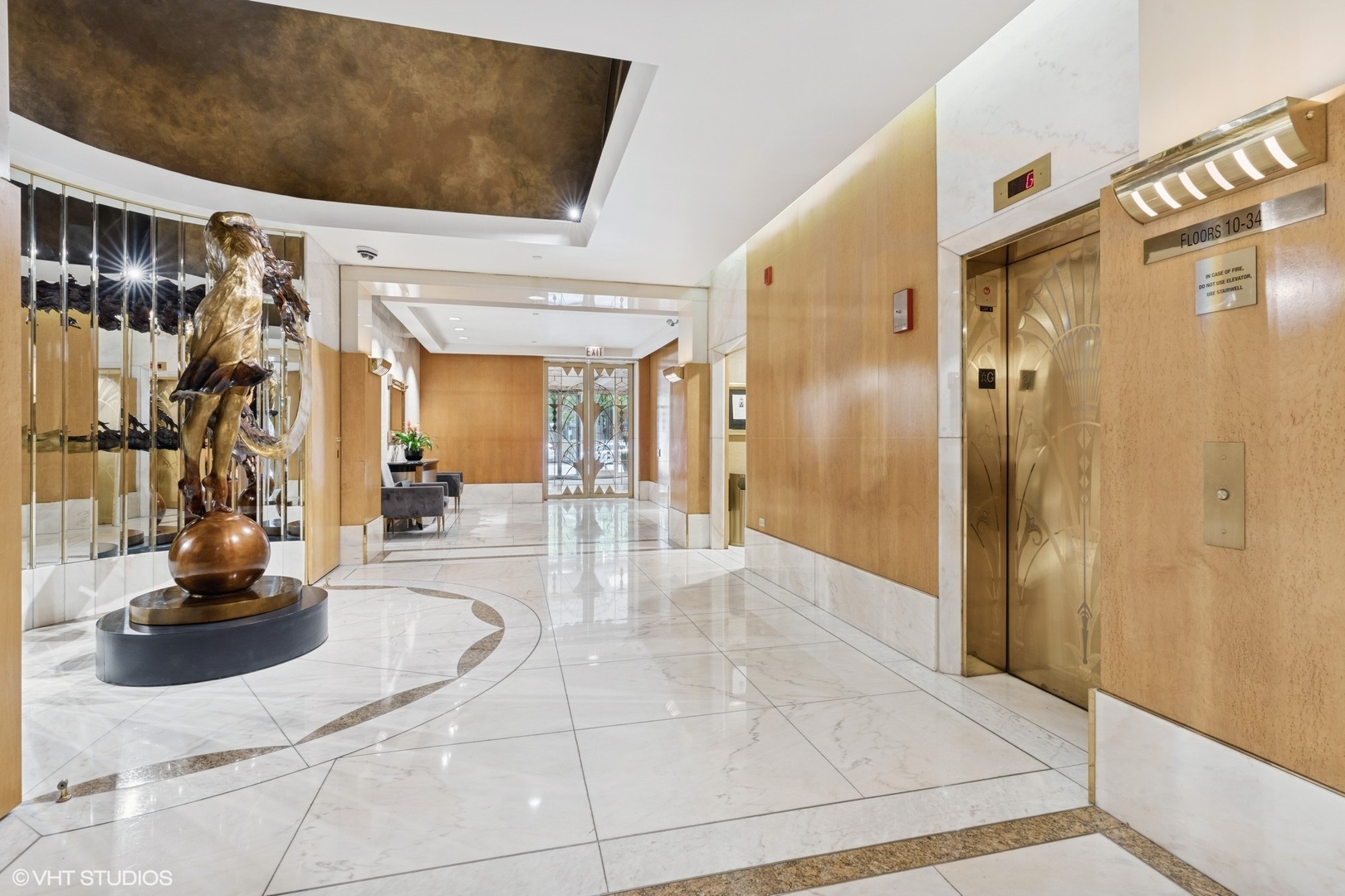 111 E Chestnut Street 39C